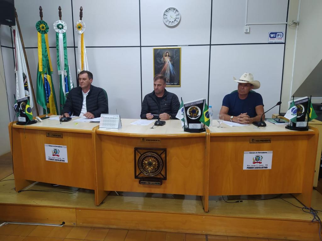 Vereador que faltar em sessão ou reunião de comissão terá 10% de desconto no subsídio a partir da próxima legislatura em São Jorge