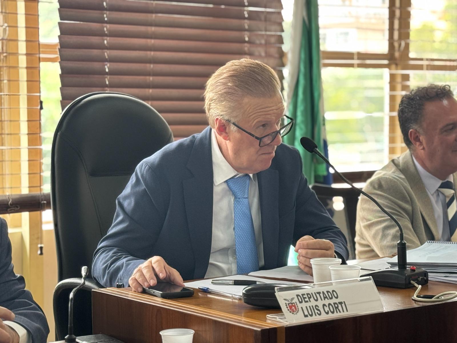 Deputado Luis Corti promove encontro para discutir fortalecimento da cadeia leiteira do Paraná