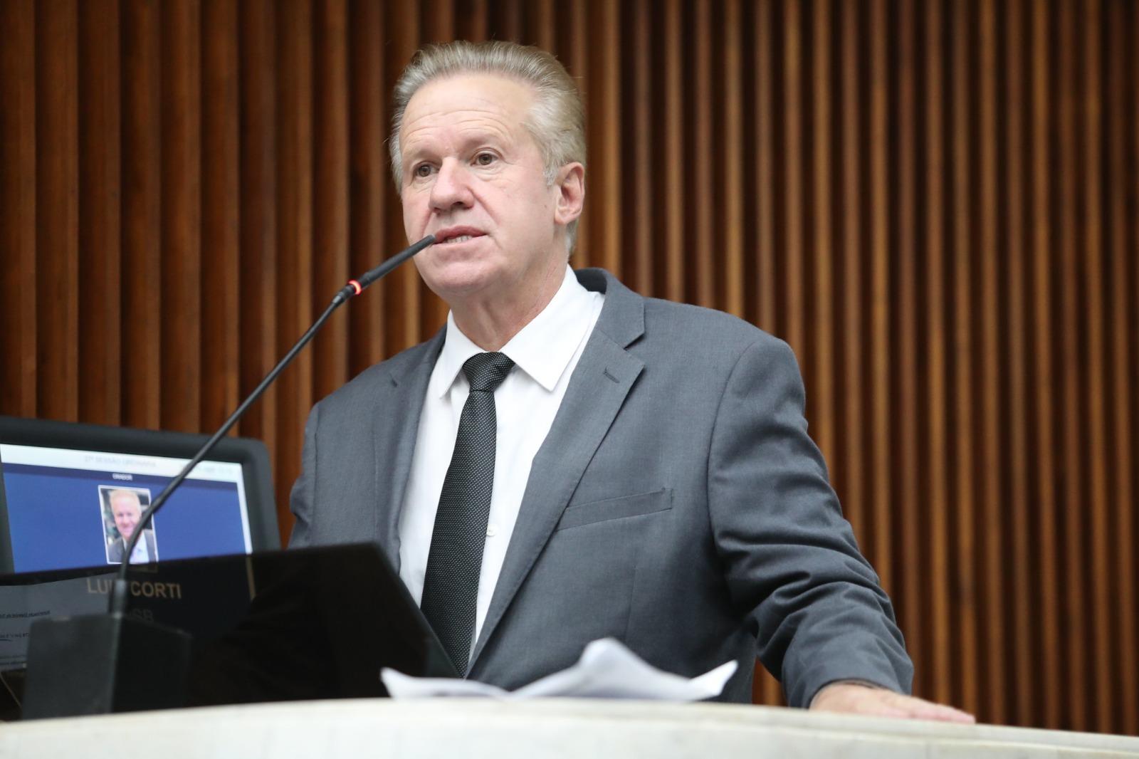 Deputado Luis Corti cobra transparência na formação do preço do leite no Paraná