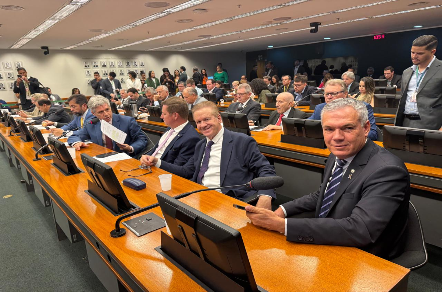 Vitória no Campo: Aprovado o PL 2802/2024 que protege o produtor de leite contra a concorrência desleal