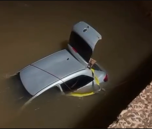 Carro cai em ponte e criança está desaparecida em Rio Bonito do Iguaçu