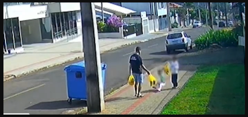 Homem que chutou a filha de três anos é indiciado por lesão corporal e tortura